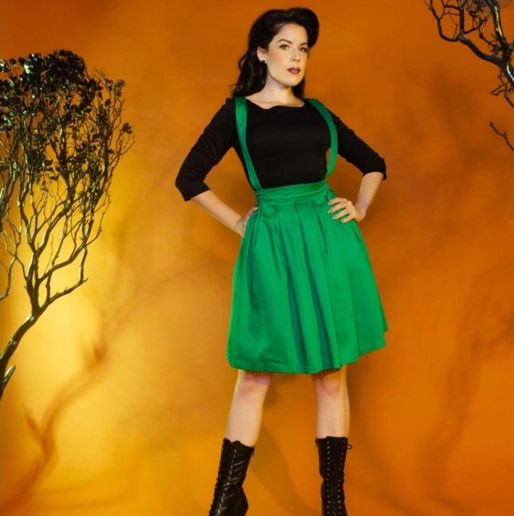 Set of MAGICALLY MADE PINUP COLLECTION GREEN SATEEN PINAFORE SKIRT with Cape - Picture 5 of 13